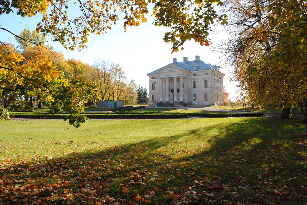 Pałac Lubomirskich Park Miejski Opole Lubelskie